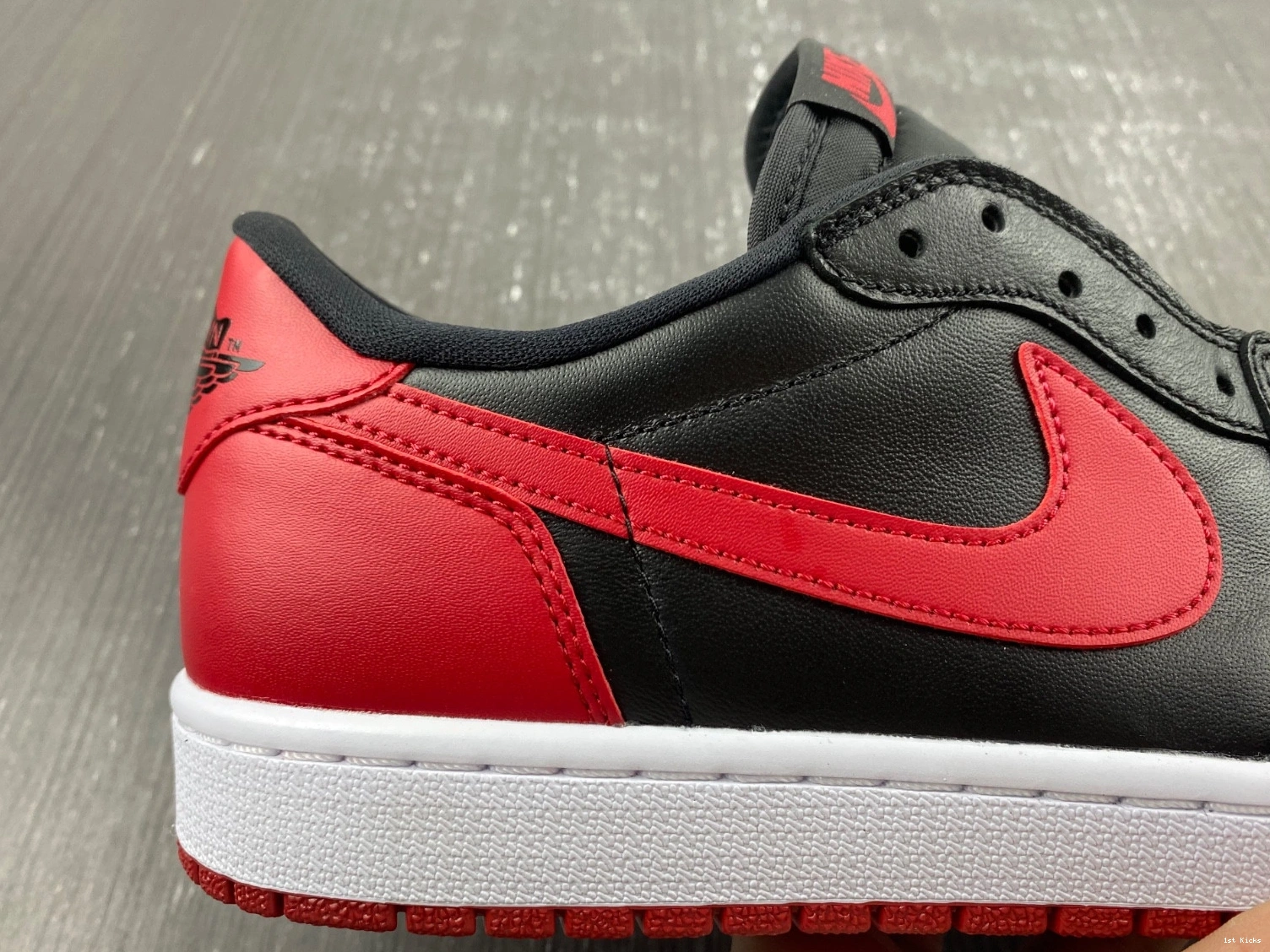 - Bred Retro 1 Low Jordan 705329-001 (2015) 0213